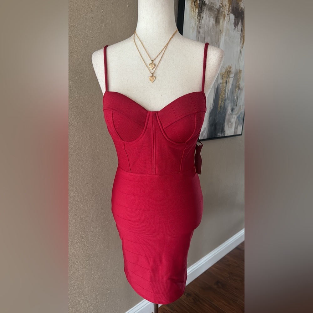 Elegant Red Bandage Dress - Picture 6 of 10